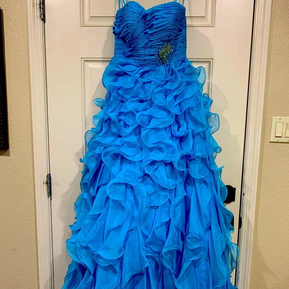 Prom/Pageant Dress. Size 6. MacDuggal brand.